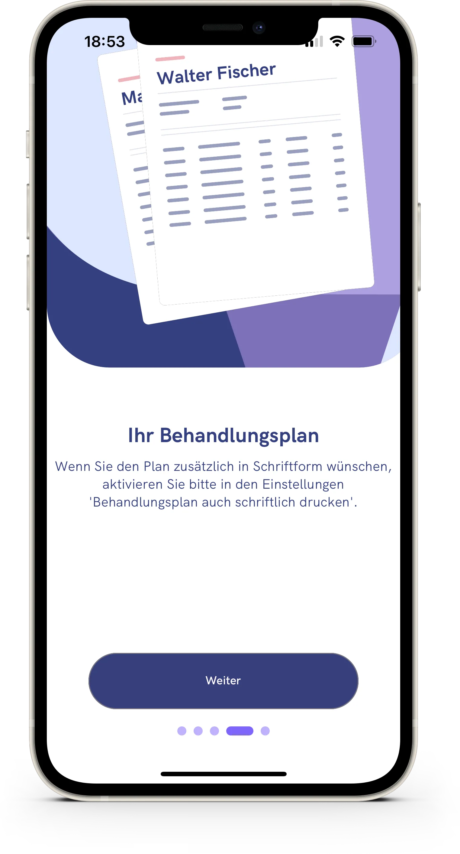 Patientin bespricht Therapieunterlagen mit einer Fachkraft